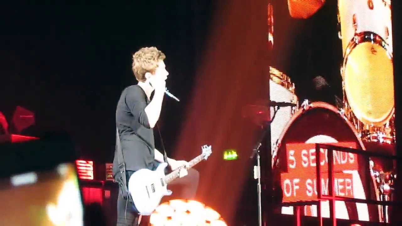 Disconnected- 5sos at SSE arena Wembley (Sunday 14th June) London