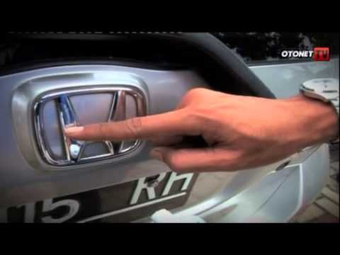 Tips Membersihkan Emblem Mobil