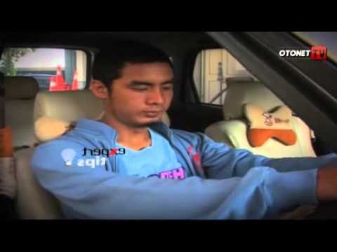 Tips Mengatur Posisi Menyetir Mobil