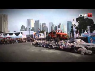 Gajah Monster In Action di Otobursa Tumplek Blek 2013