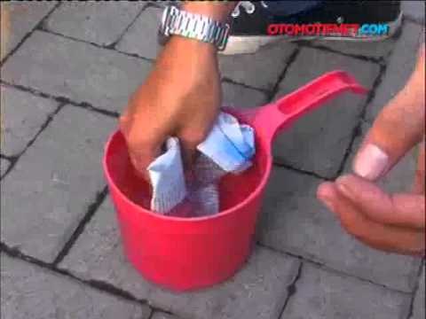 Otomotifnet - Tips Menghindari Jamur di Kaca Mobil