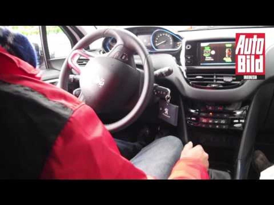 Menguji Fitur Park Assist Peugeot 2008