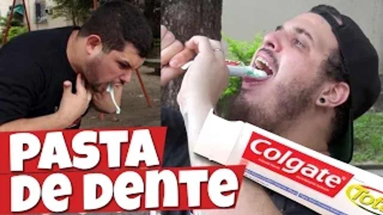 Comendo pasta de dente