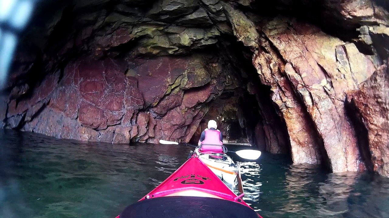 Visite d'une Grotte de la côte sauvage de Quiberon en kayak