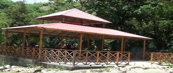 Le Ministre François visite les travaux en cours à Bassin Zim