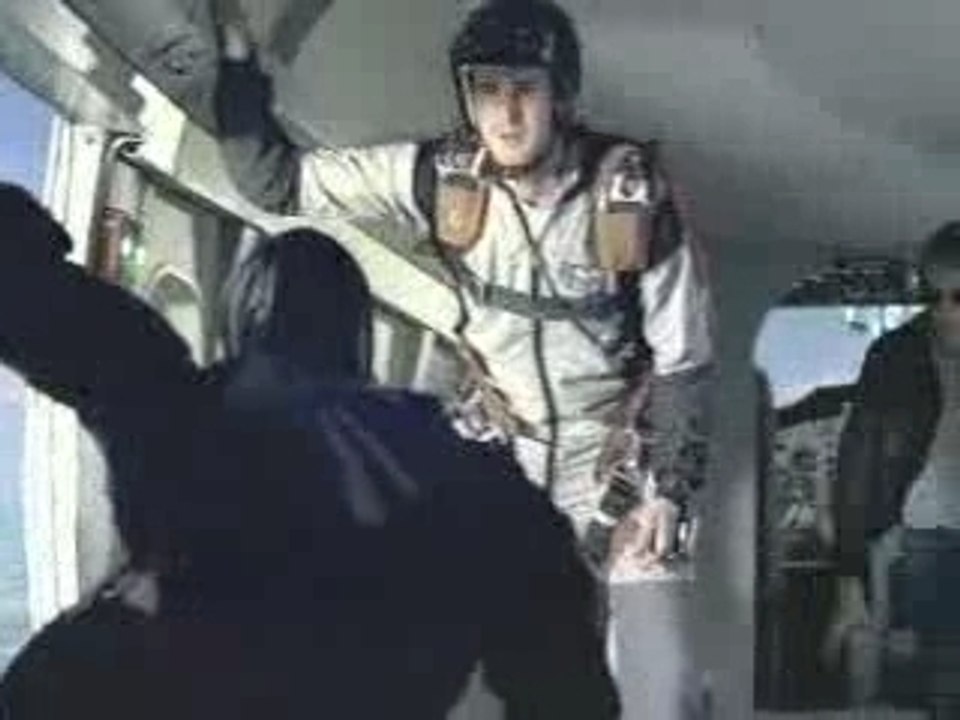 Pub biere Bud Parachutistes