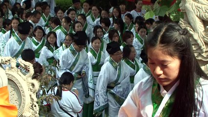 China 'Hogwarts' students embrace ancient tradition
