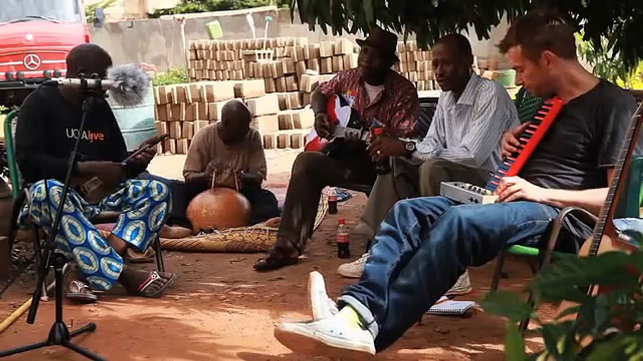 Mali Music Unplugged  - Damon Albarn and Afel Bocoum