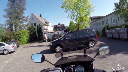 Un automobiliste renverse volontairement un motard et s'enfuit