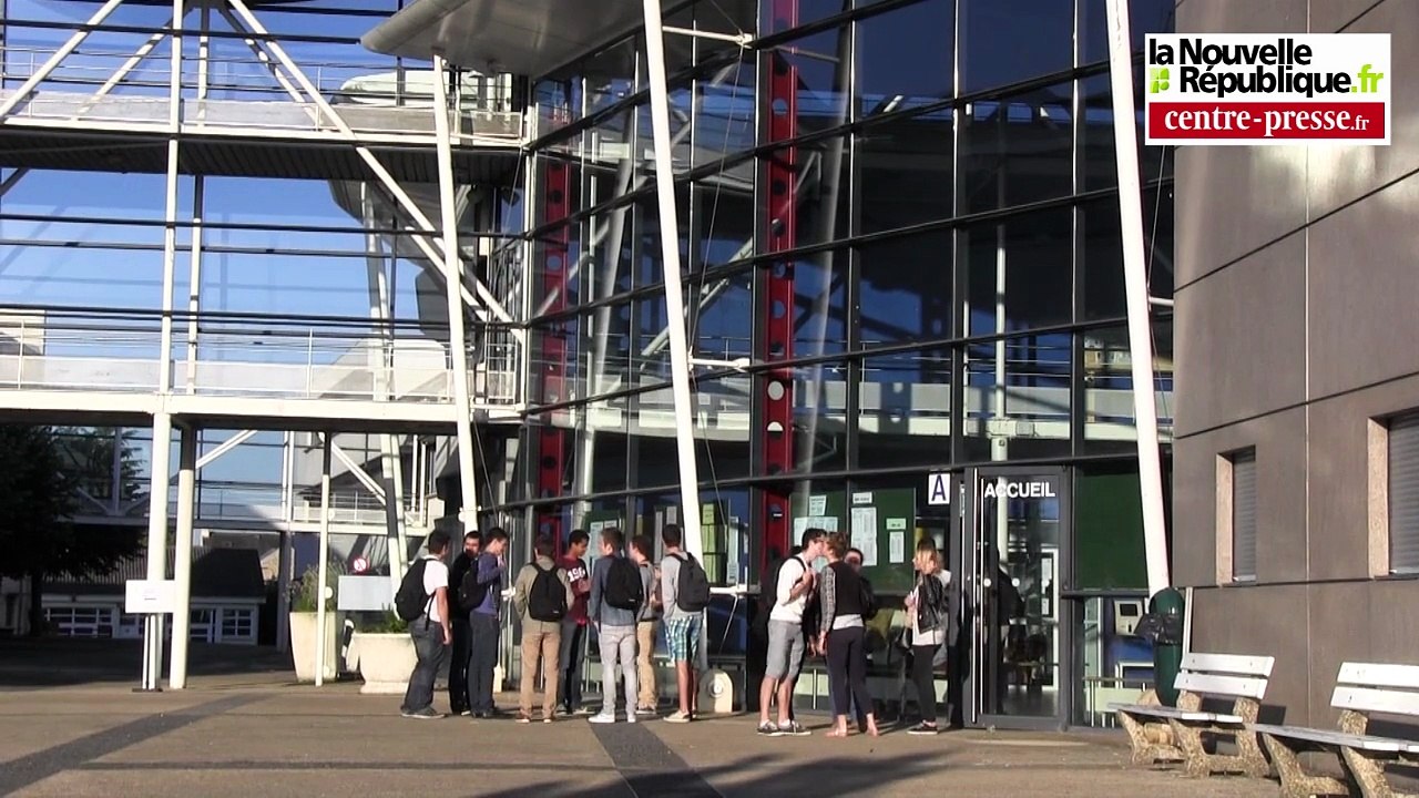 VIDEO. Poitiers. Passe ton bac d'abord !