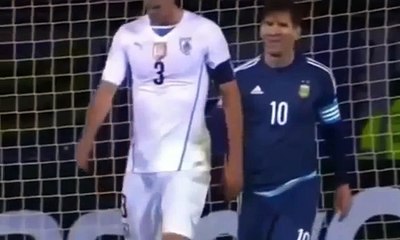 Messi & Diego Godin hilarious synchronisation during Argentina v Uruguay