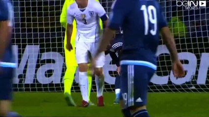 Leo Messi & Diego Godín share exactly the same reaction