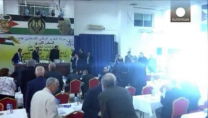 استقالة الحكومة الفلسطينية وحماس ترفض التعديل الوزاري دون توافق