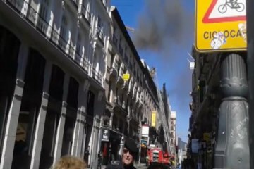 Gran columna de humo sobre la Puerta del Sol