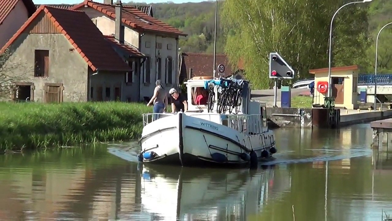 Bateau de Plaisance sur le canal Printemps 2015