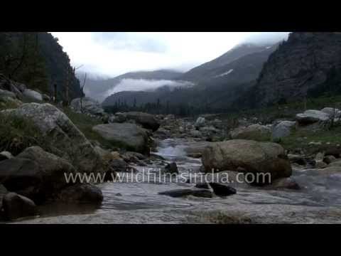 Rocky stream enroute Lamkhaga trek - Himachal Pradesh
