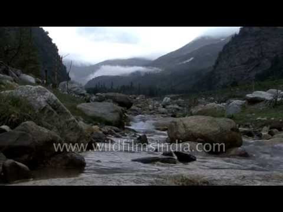 Rocky stream enroute Lamkhaga trek - Himachal Pradesh