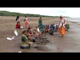 Devotees perform rituals at Alang - Gujarat