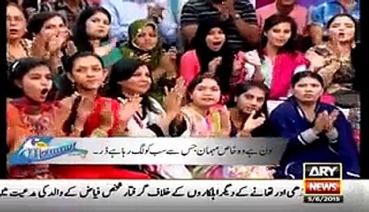 See the Reaction of Sanam Baloch when a Snake appeared on her Live Morning Show