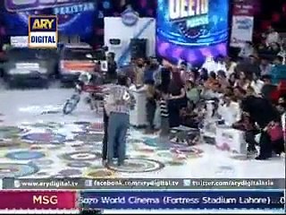 The guests from Lahore won QMobile car in Jeeto Pakistan on ARY Digital