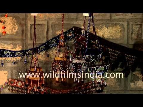 Gujarati women selling hand crafted home decor items: Rann Utsav, Gujarat