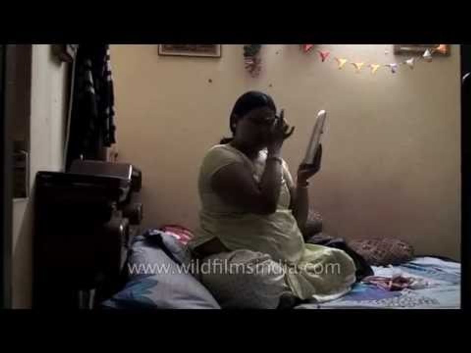 Indian eunuch applies make-up