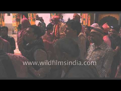 Indian crowd gathers to celebrate Holi festival