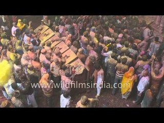 Heaving masses of India throw colour at Uttar Pradesh temple: 4K slow motion