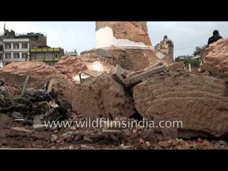 Dharahara Tower collapses during earthquake in Kathmandu