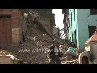 Video herunterladen: Buildings damaged by earthquake in Nepal