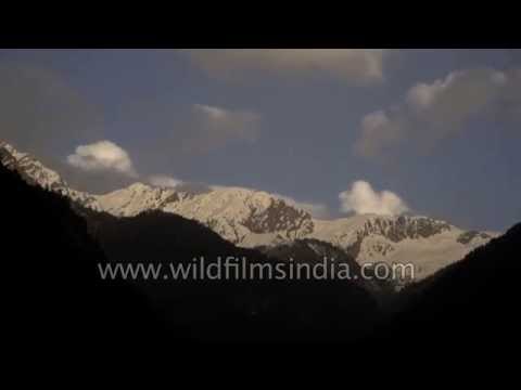 Yamunotri spring-time cloud and blue sky time lapse