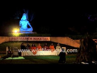 Preparing for Holi campfire - Parmarth Niketan, Rishikesh