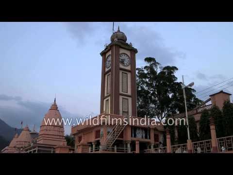 People relaxing at Parmarth Ghat - Rishikesh