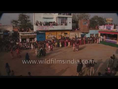 Women get ready for the Lathmaar Holi - Barsana, Uttar Pradesh
