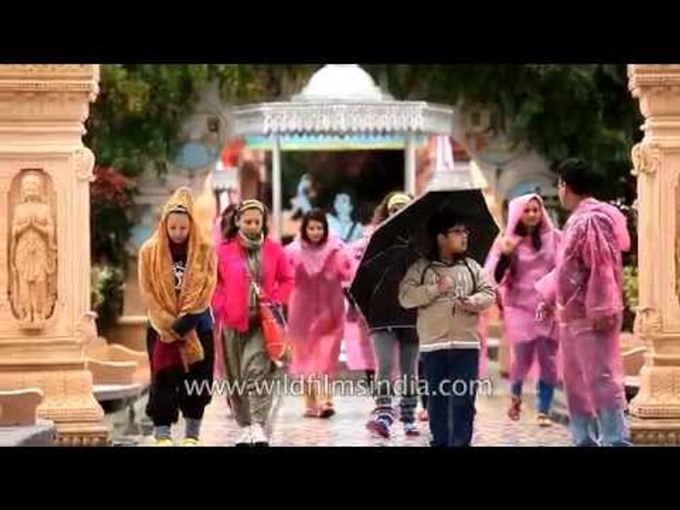 Foreign tourists visit Parmarth Ashram, Uttarakhand