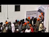 Devotees stepping towards Gurudwara Takht Sri Keshgarh Sahib, Punjab
