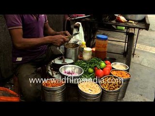 Bhel puri chaat-wallah at Maharani Bagh in Delhi