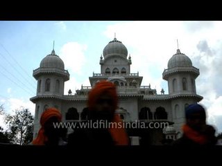 Скачать видео: Gurudwara Takht Sri Keshgarh Sahib - Punjab