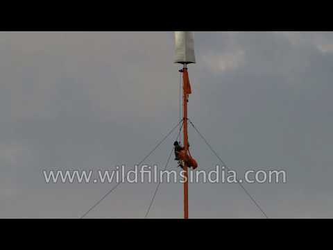 Man replaces Nishan Sahib at Sri Keshgarh Sahib Gurudwara, Punjab