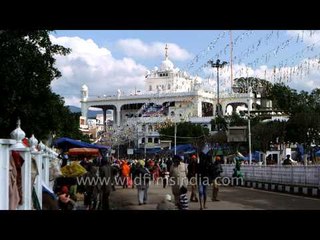 Devotees outside Takht Shri Keshgarh Gurudwara, Punjab