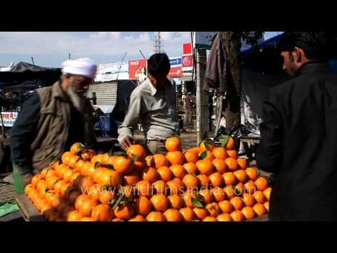 Street vendors sell vegetables, fruits, snacks - Anandpur Sahib market, Punjab