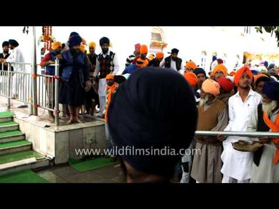 Sikh people rush to Takht Sri Keshgarh Sahib in Punjab