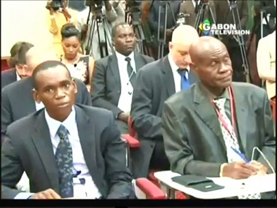 LA FAMILLE FEU ANDRE MBA OBAME RENCONTRE LE PRÉSIDENT ALI BONGO