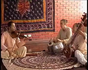 Krishna si, maya no/ Musica conciente - Vrinda Kirtan