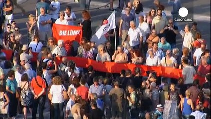 Athen: Tausende demonstrieren gegen Sparmaßnahmen - Industrie und Notenbank fordern Kompromisse
