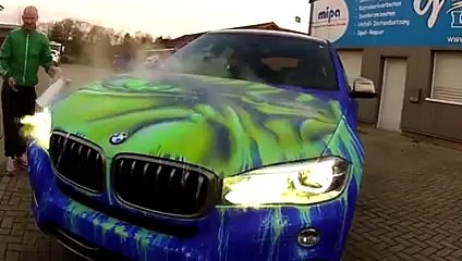 Une voiture BMW X6 se transforme en Hulk
