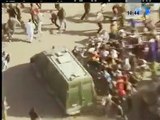 مدرعة عسكرية تدهس وتصيب المتظاهرين