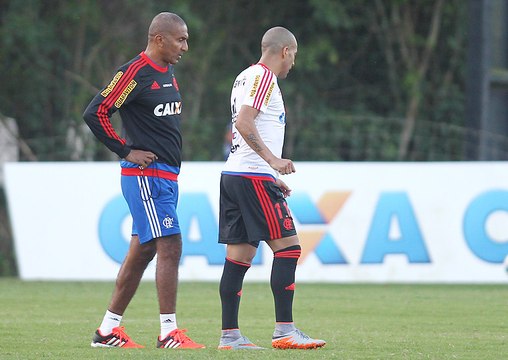 Cristovão é só elogios para Sheik: ‘Jogador bem dotado fisicamente'