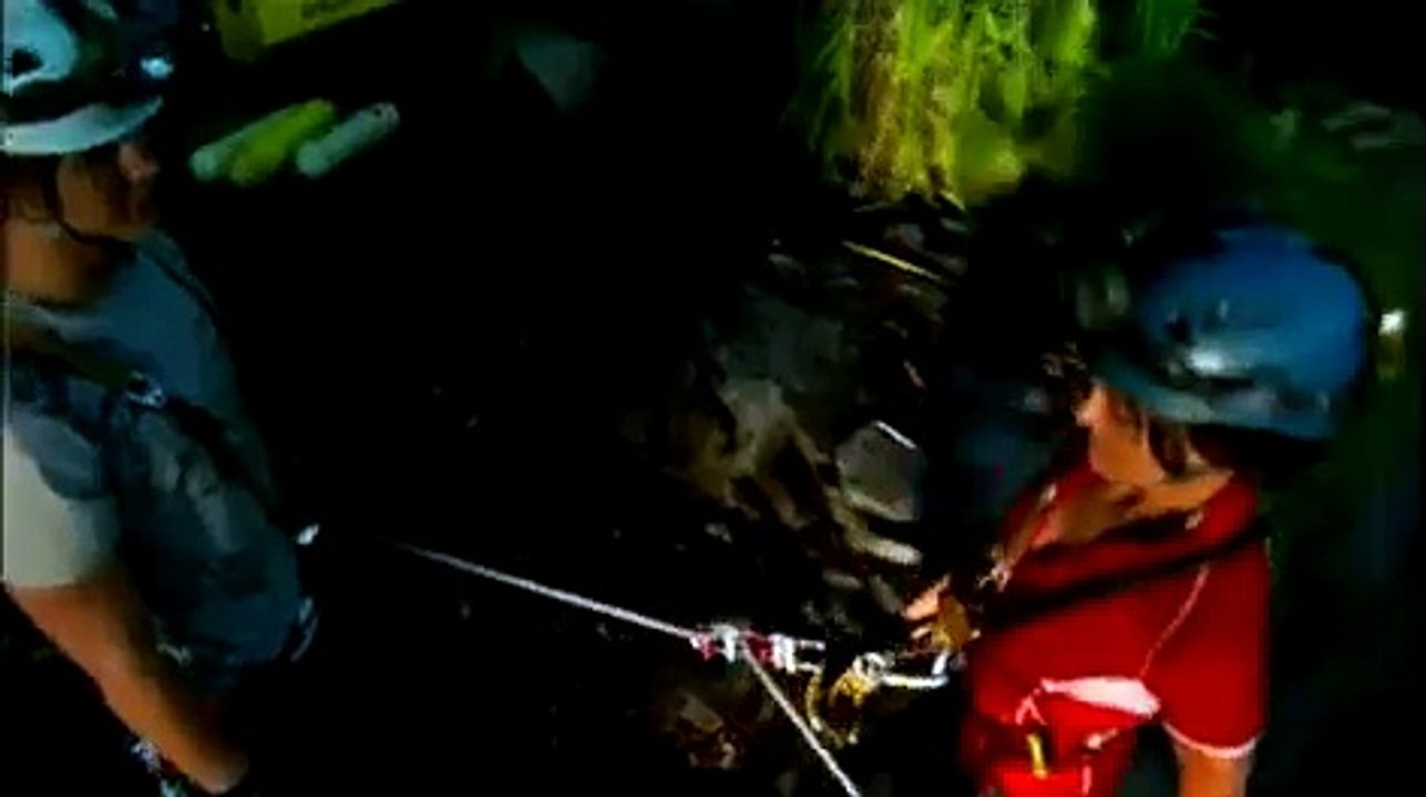 El Santuario (Sanctum )Trailer español  2011 - les dejo el link para ver la pelicula entera online