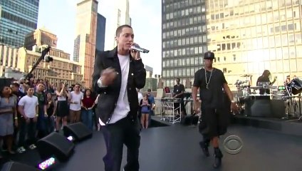 Jay-Z feat. Eminem - Renegade Live (Official HD Video)